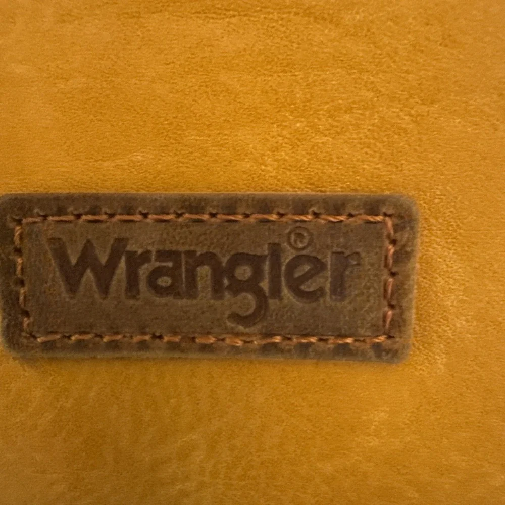 Wrangler NWT Western 100% Leather Mustard Yellow Sling Crossbody Purse